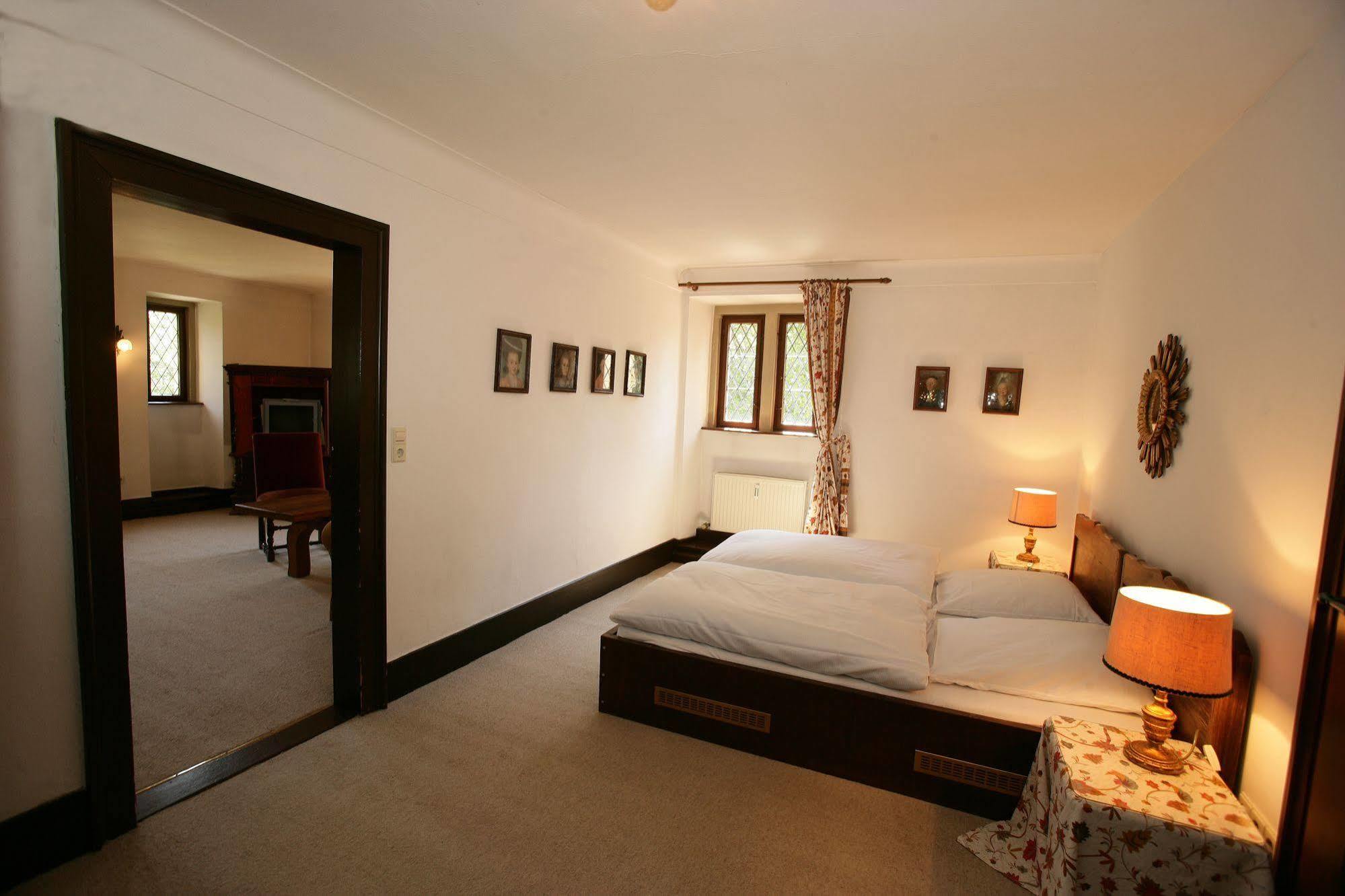 Schlosshotel Gotzenburg Jagsthausen Buitenkant foto